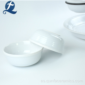 Nuevo diseño de cuenco de cerámica blanco con estante.